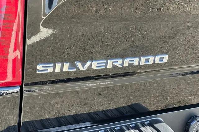 2022 Chevrolet Silverado 1500 2WD Crew Cab Short Bed Custom