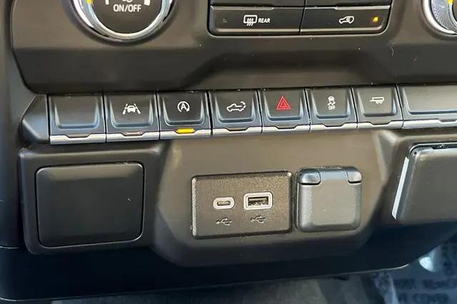 2022 Chevrolet Silverado 1500 2WD Crew Cab Short Bed Custom