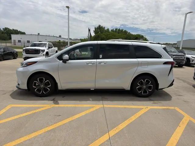 2025 Toyota Sienna Platinum
