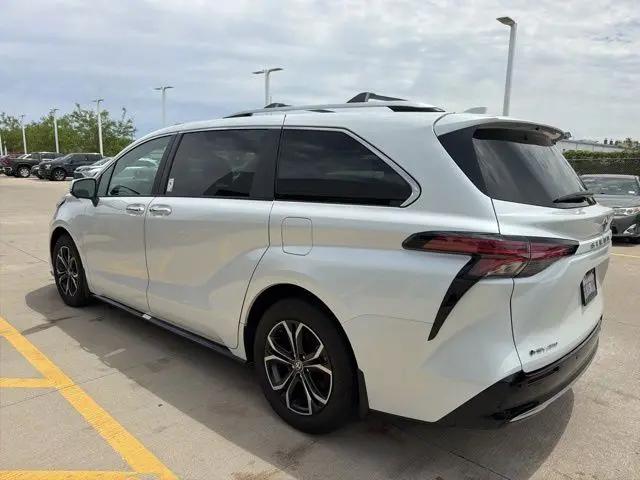 2025 Toyota Sienna Platinum