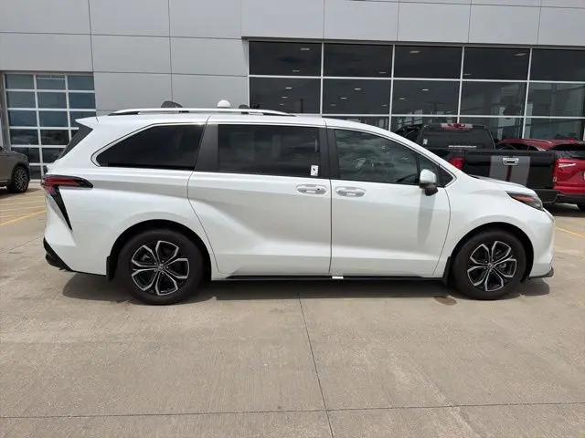 2025 Toyota Sienna Platinum