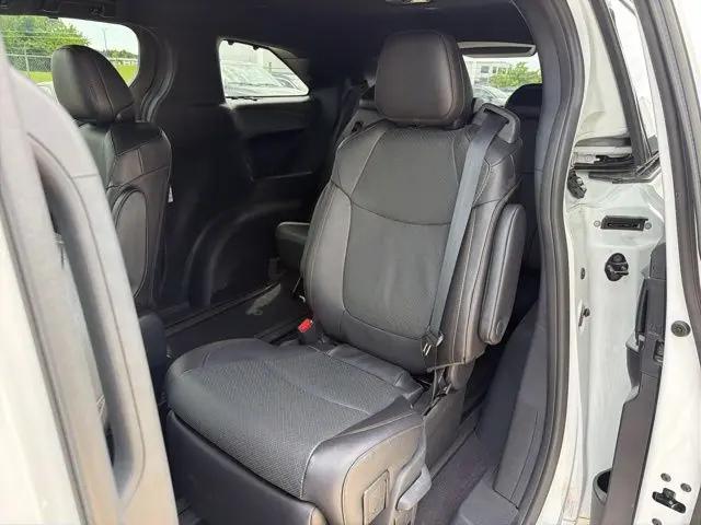 2025 Toyota Sienna Platinum