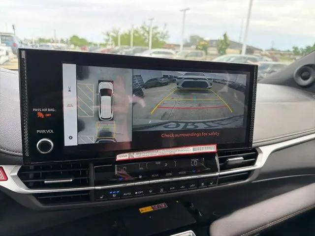 2025 Toyota Sienna Platinum