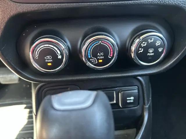 2017 Jeep Renegade Altitude FWD