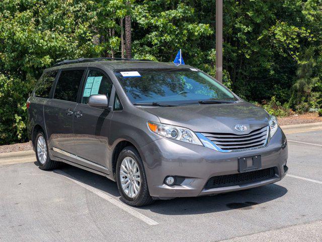 2017 Toyota Sienna XLE Premium 8 Passenger