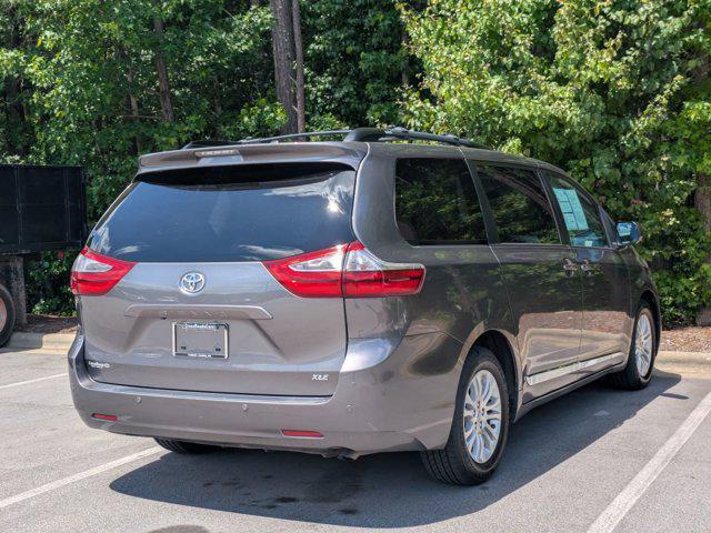 2017 Toyota Sienna XLE Premium 8 Passenger