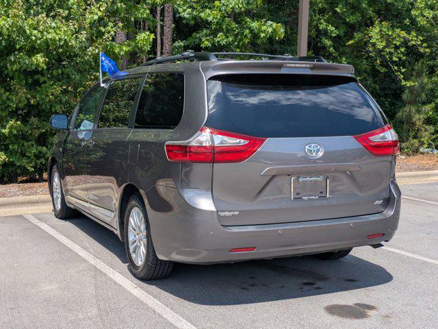 2017 Toyota Sienna XLE Premium 8 Passenger