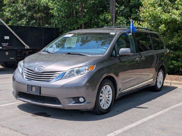 2017 Toyota Sienna XLE Premium 8 Passenger
