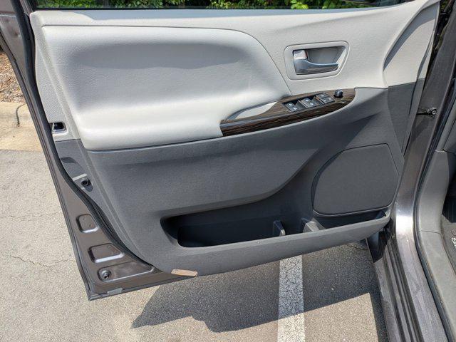 2017 Toyota Sienna XLE Premium 8 Passenger