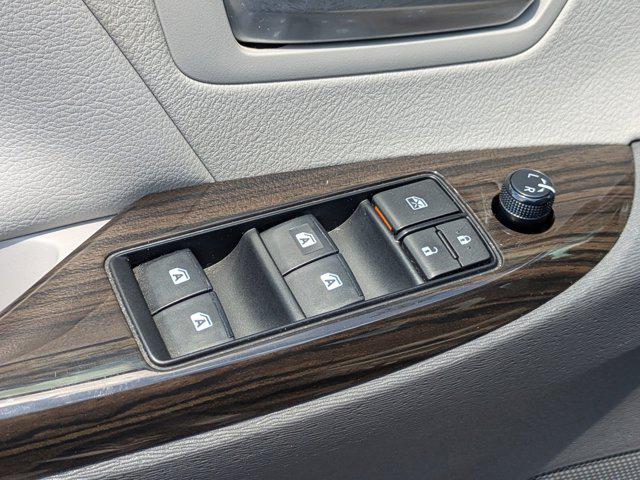 2017 Toyota Sienna XLE Premium 8 Passenger