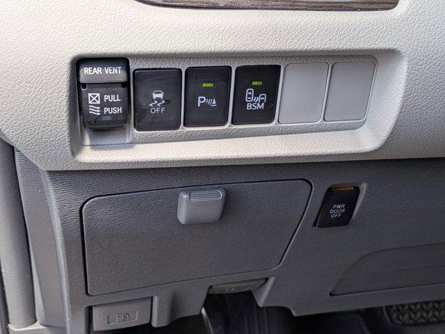 2017 Toyota Sienna XLE Premium 8 Passenger