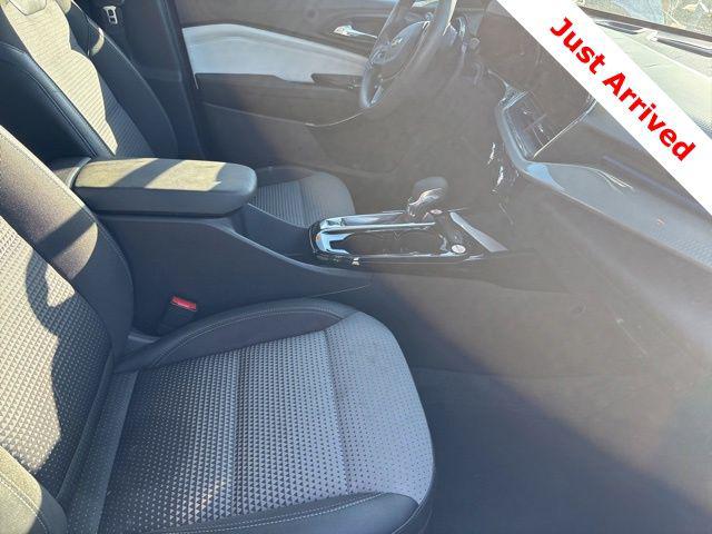 2025 Chevrolet Trax FWD LT