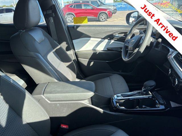2025 Chevrolet Trax FWD LT