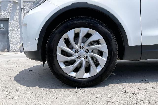 2024 Land Rover Discovery P300 S