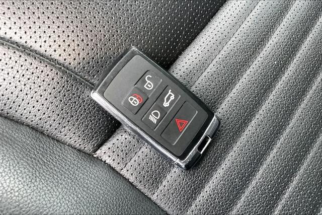 2024 Land Rover Discovery P300 S