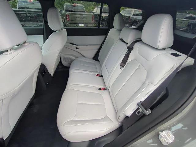 New 2026 Sting-Gray Clear-Coat Exterior Paint Jeep Laredo image 31