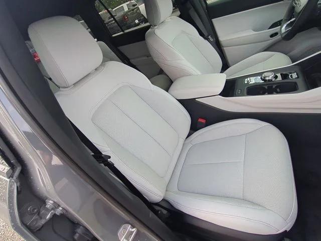 New 2026 Sting-Gray Clear-Coat Exterior Paint Jeep Laredo image 35