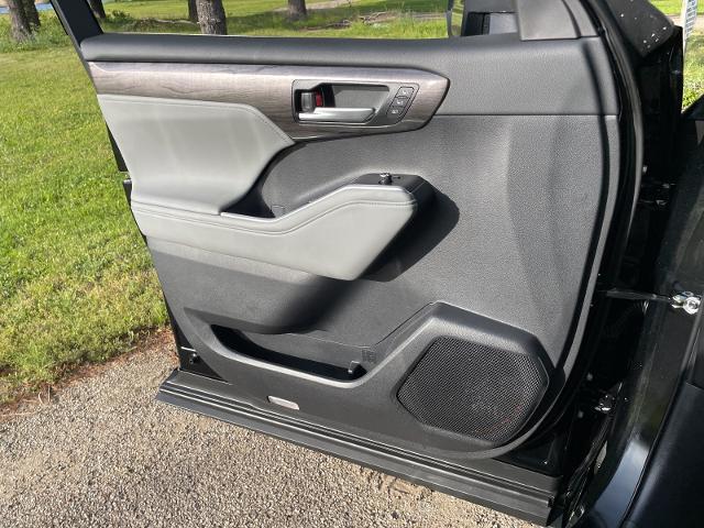 2025 Toyota Highlander Platinum