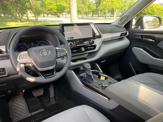 2025 Toyota Highlander Platinum
