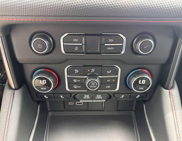 2024 Chevrolet Suburban 4WD RST