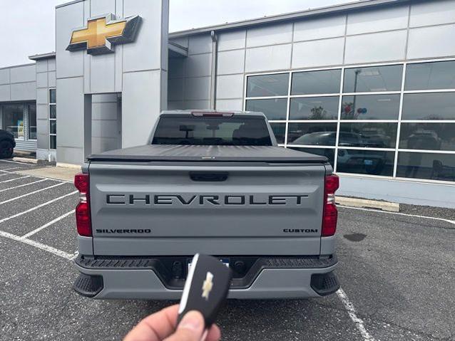 2024 Chevrolet Silverado 1500 4WD Double Cab Standard Bed Custom