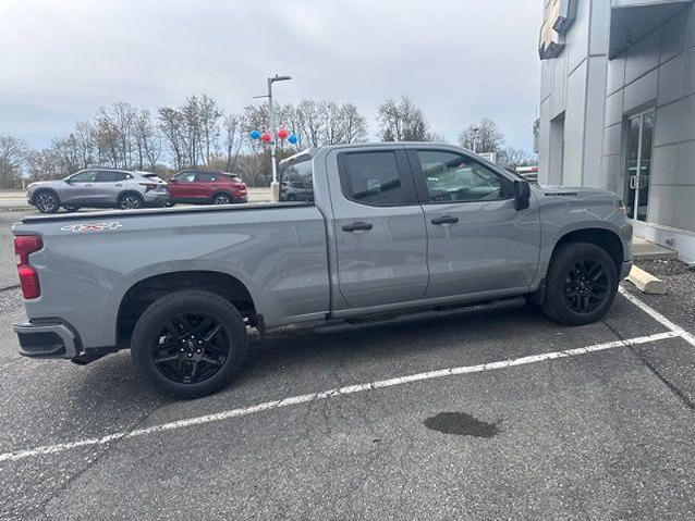 2024 Chevrolet Silverado 1500 4WD Double Cab Standard Bed Custom