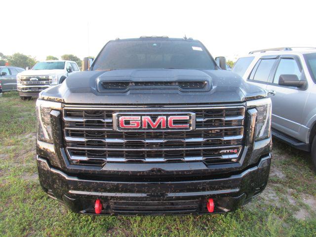 2025 GMC Sierra 2500HD 4WD Crew Cab Standard Bed AT4