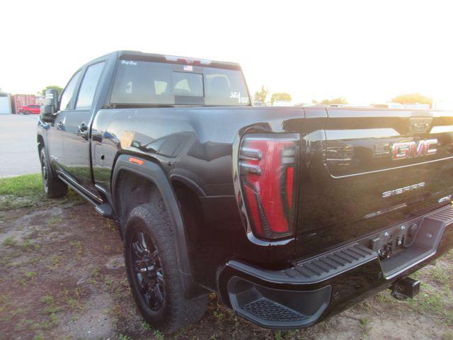 2025 GMC Sierra 2500HD 4WD Crew Cab Standard Bed AT4