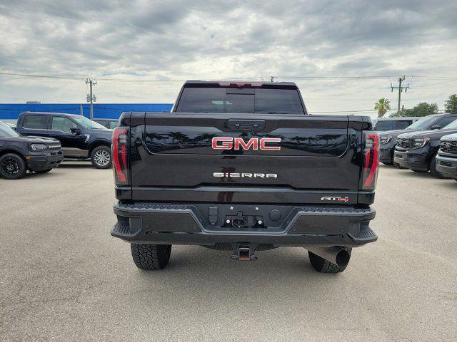 2025 GMC Sierra 2500HD 4WD Crew Cab Standard Bed AT4