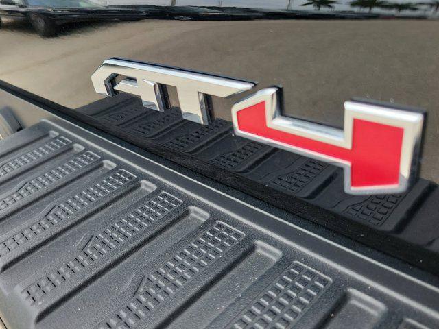 2025 GMC Sierra 2500HD 4WD Crew Cab Standard Bed AT4
