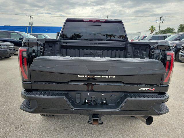 2025 GMC Sierra 2500HD 4WD Crew Cab Standard Bed AT4
