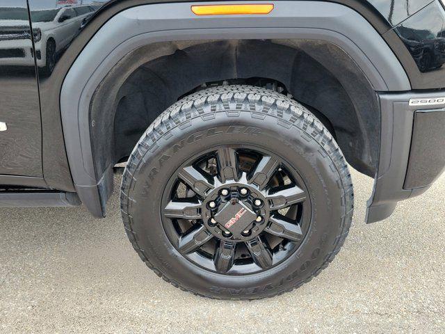 2025 GMC Sierra 2500HD 4WD Crew Cab Standard Bed AT4