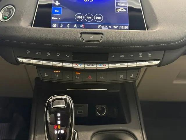 2022 Cadillac XT4 FWD Premium Luxury