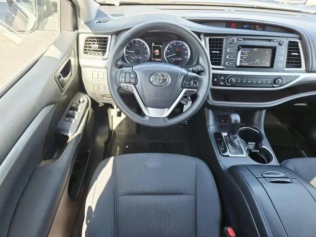 2019 Toyota Highlander LE