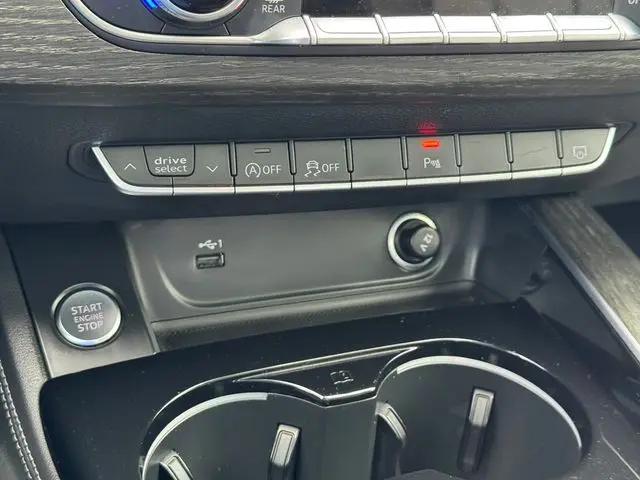 2024 Audi A4 Premium Plus 45 TFSI S line quattro S tronic