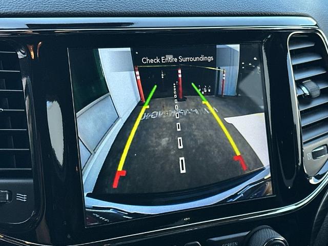 2022 Jeep Grand Cherokee Laredo X 4x4