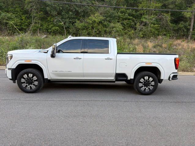 2025 GMC Sierra 2500HD 4WD Crew Cab Standard Bed Denali