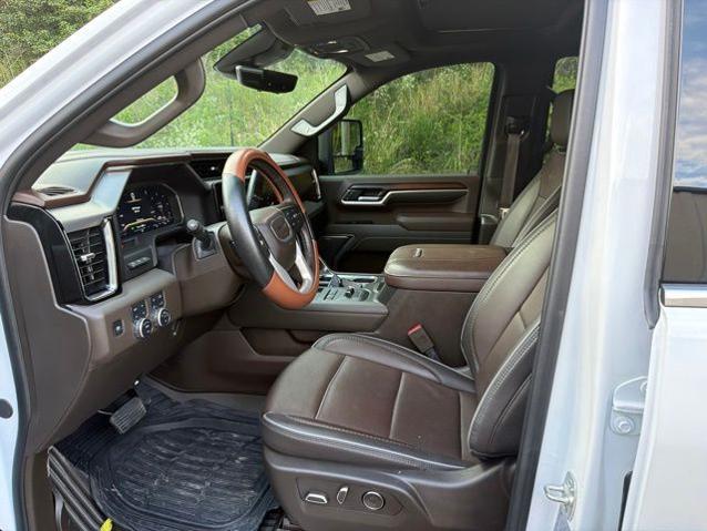 2025 GMC Sierra 2500HD 4WD Crew Cab Standard Bed Denali