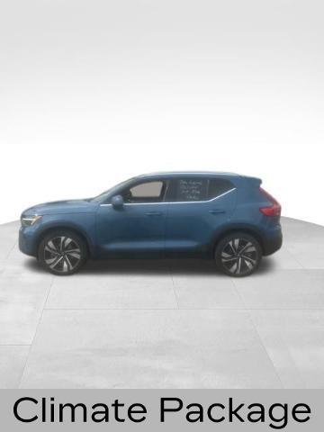 2023 Volvo XC40 B5 Ultimate Bright Theme