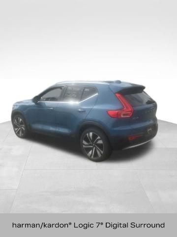 2023 Volvo XC40 B5 Ultimate Bright Theme