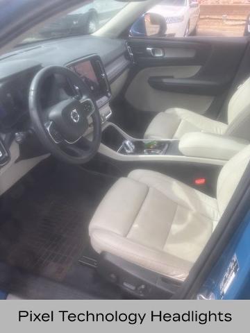 2023 Volvo XC40 B5 Ultimate Bright Theme