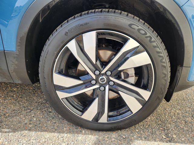 2023 Volvo XC40 B5 Ultimate Bright Theme