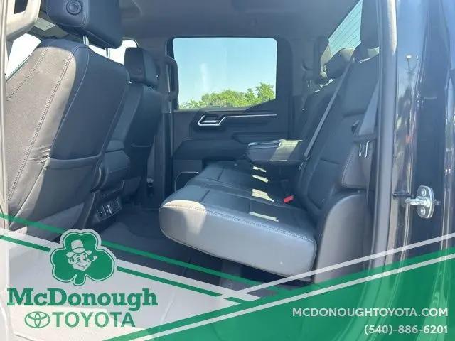 2025 GMC Sierra 1500 4WD Crew Cab Short Box SLT