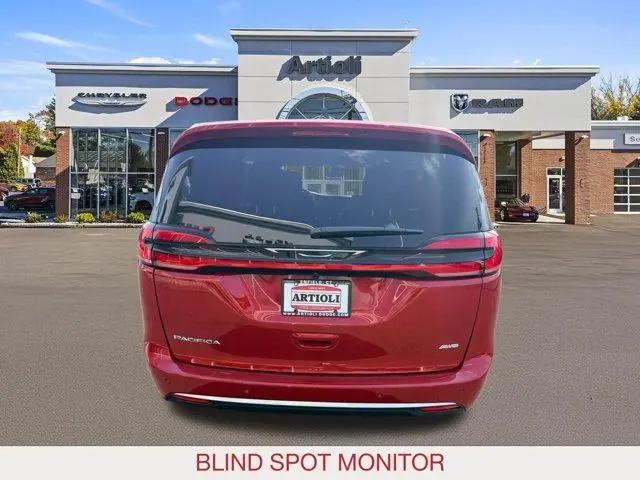 2027 Chrysler Pacifica Select AWD
