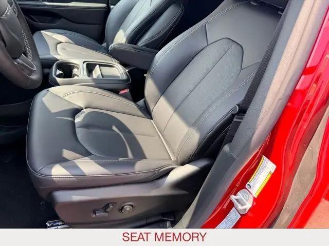 2027 Chrysler Pacifica Select AWD