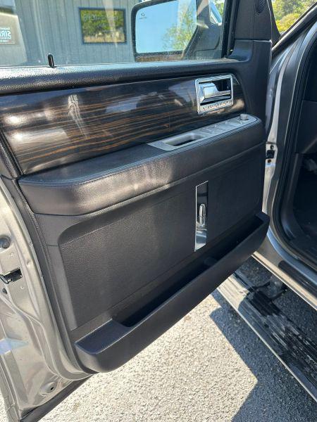 2008 Lincoln Navigator Base