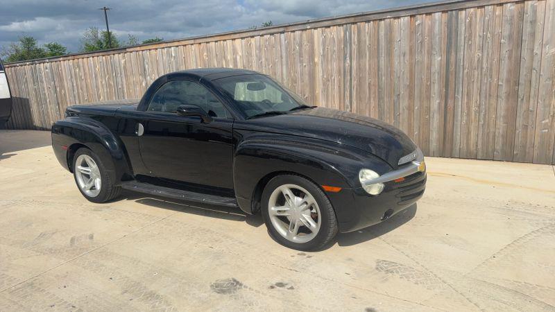 2004 Chevrolet SSR Base