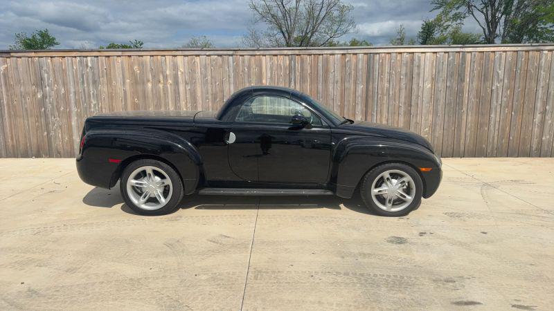2004 Chevrolet SSR Base