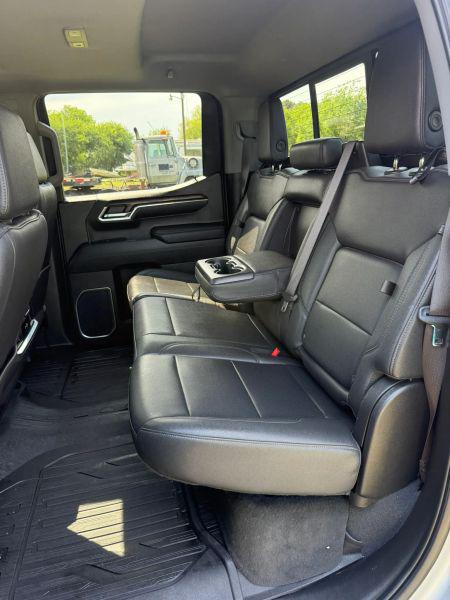 2023 GMC Sierra 1500 4WD Crew Cab Short Box SLT