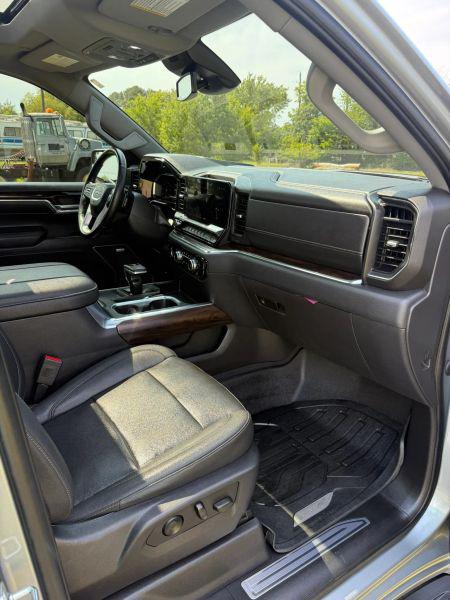 2023 GMC Sierra 1500 4WD Crew Cab Short Box SLT
